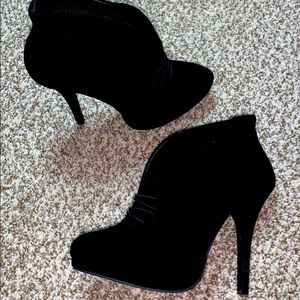 Black apt 9 heels size 7 1/2